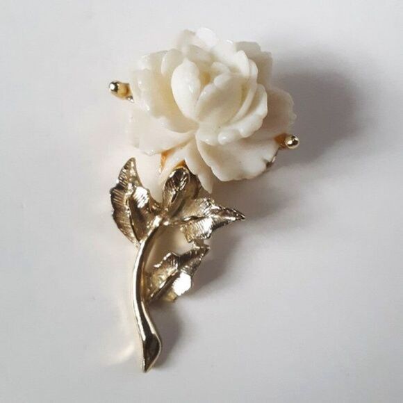 Vintage White Rose Gold Tone Small Brooch - Picture 6 of 6